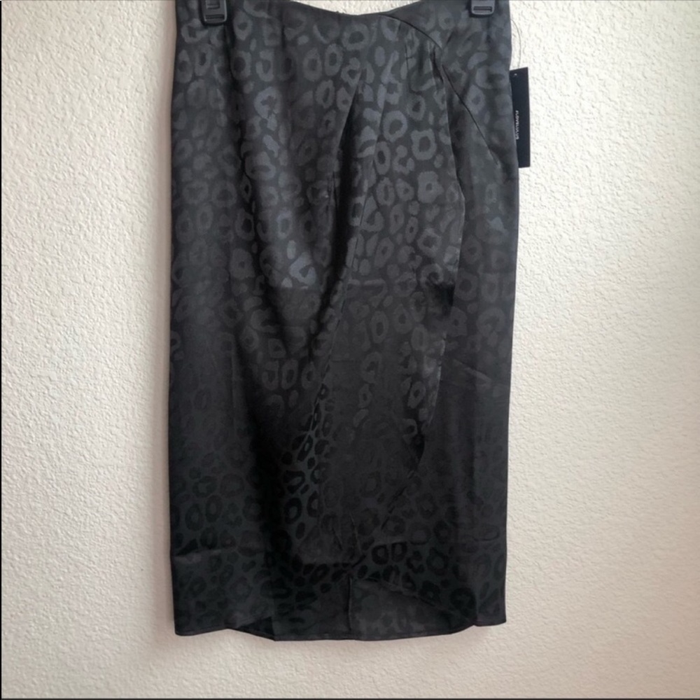 FLASH SALE! Lulus high rise satin leopard print black skirt - Picture 2 of 11